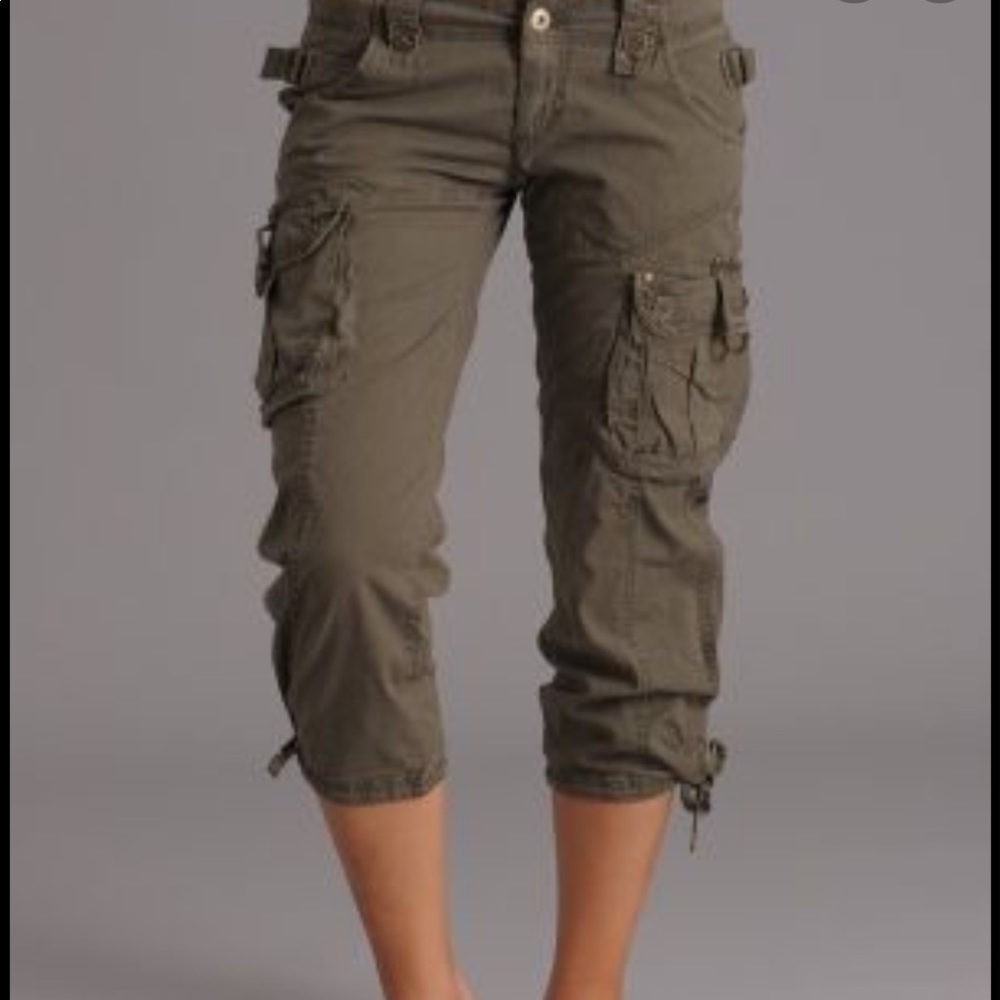 Capri Cargo Pants 👖 🥾 “NWOT”